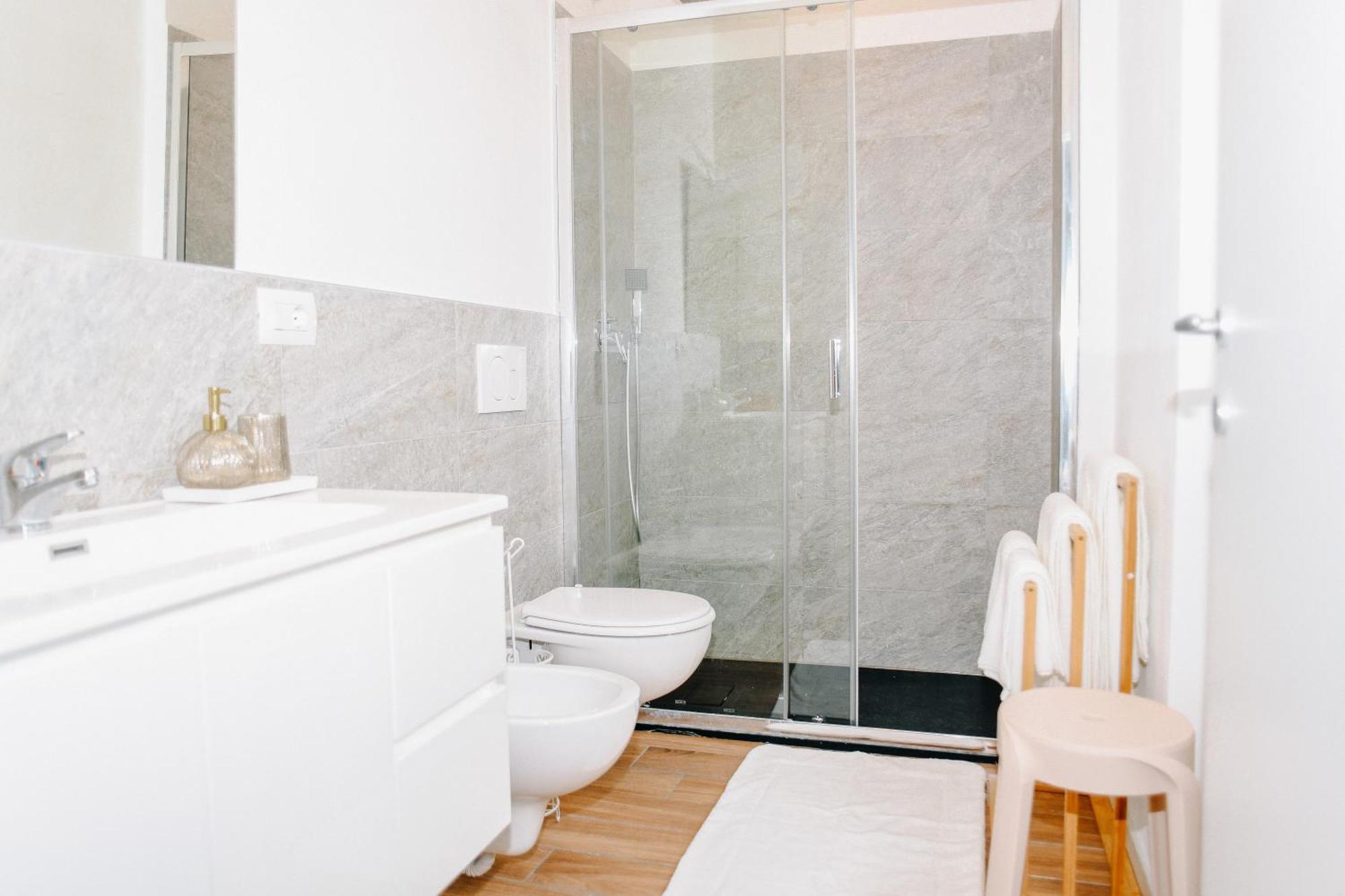 Lora Rose Suite ,Free Parking, Self Check In,2 Комо Екстер'єр фото