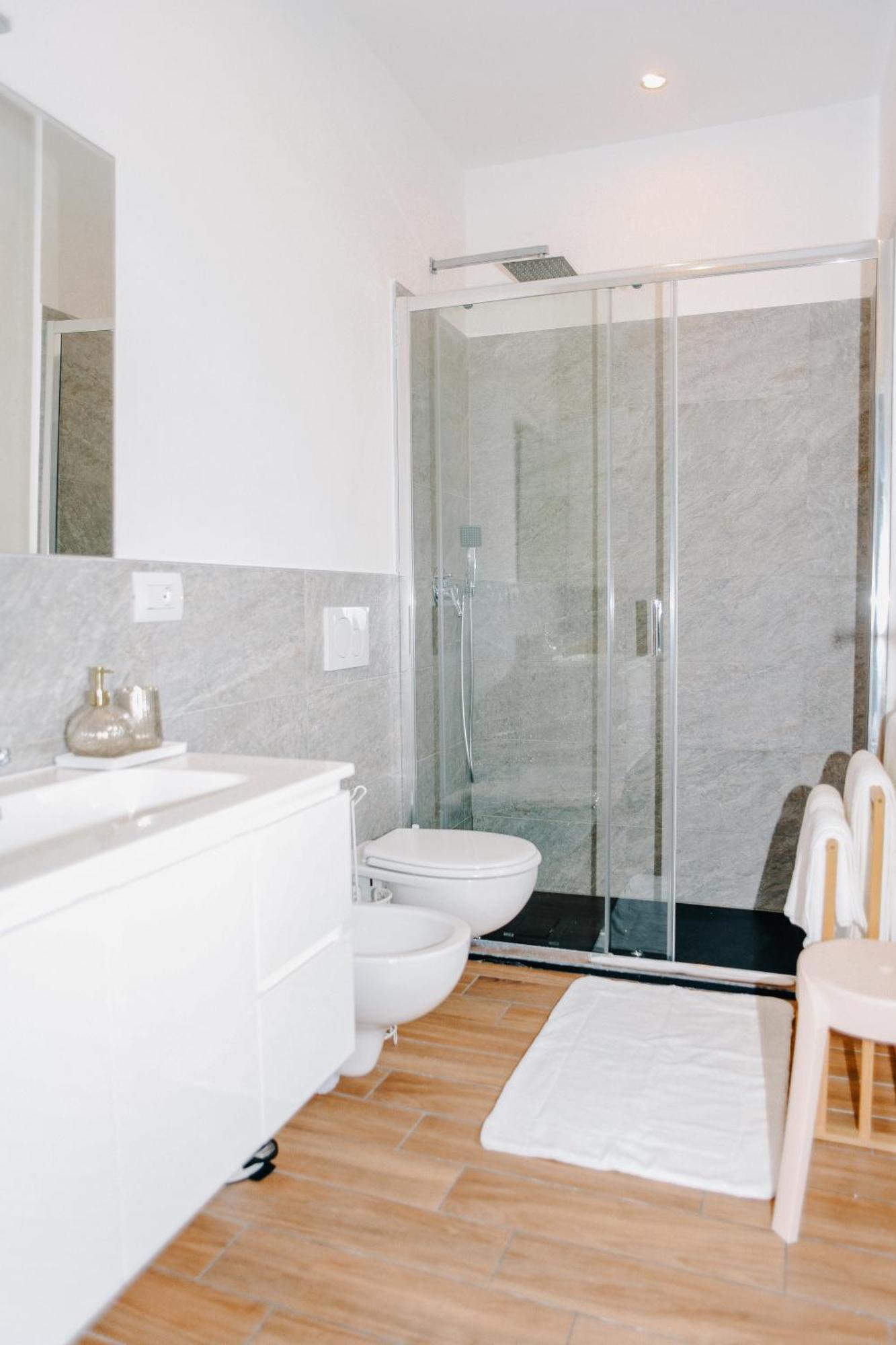 Lora Rose Suite ,Free Parking, Self Check In,2 Комо Екстер'єр фото